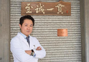 AIリアルタイム立体視映像生成システムを開発する佐藤教授