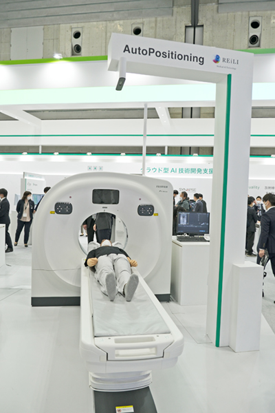 AI技術を活用しポジショニングの自動化や体動補正で検査ワークフローの向上と高画質化を可能にする「FCT iStream Plus」