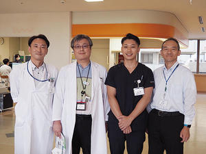 左から森氏，森田氏，山岸氏，医事課課長（特命担当）の高田雅章氏