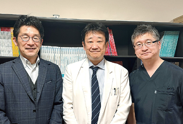 左からDBPowers・有賀啓之 氏，前本氏，IBD副センター長・伊藤貴博 氏