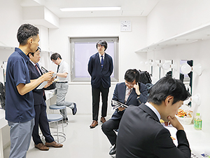 審査員投票では満点続出のハイレベルな大会に集計結果を受けて各審査員が講評を練る