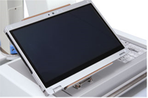 タブレットビューアソフトウェア*で患者様と画像を確認して,診断を分かりやすく説明可能 タブレットビューアソフトウェア*で患者様と画像を確認して,診断を分かりやすく説明可能