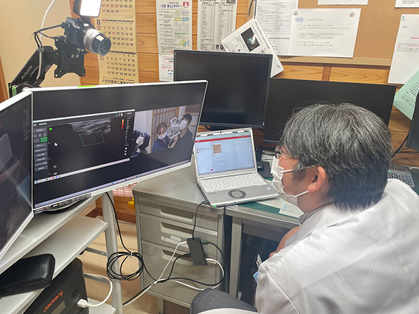 医師側ではエコーの様子もモニター上で確認できる