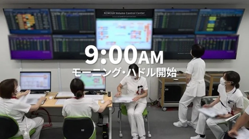 「ボリュームコントロールセンター(VCC)」におけるモーニング・ハドル（朝のベッドの会）の様子