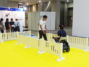 来場者もロボットの操作体験が可能