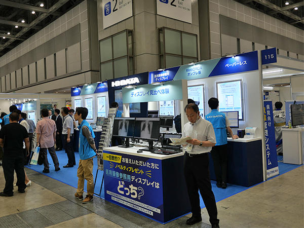 豊富なPC周辺機器のラインアップを生かして医療DXを支援するアイ・オー・データ機器ブース 豊富なPC周辺機器のラインアップを生かして医療DXを支援するアイ・オー・データ機器ブース