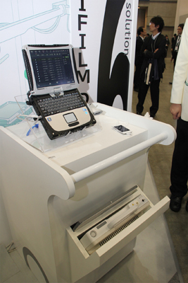 X線自動検出機能のSmartSwitchを搭載しモバイルでの運用を可能にしたCALNEO flex