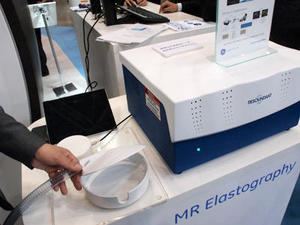 MR-touchのためのActive Driver（右）とPassive Driver（日本国内薬事未承認）