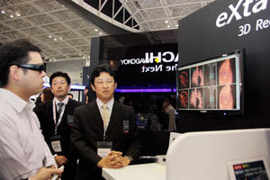 CTのステレオ画像表示機能「eXtation」 専用の眼鏡を使用することで，三次元画像をステレオ視化し，構造物の前後関係が把握しやすい。