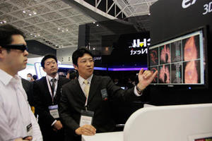 ステレオ画像表示機能「eXtation，3D Realizer」