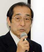 記者発表を行う加藤久豊会長