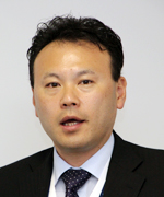 早川　護氏