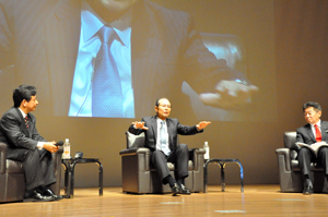 JRS本田会長も交えて座談会形式で行われた特別講演