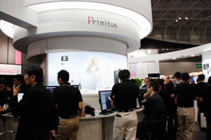 ブース中央に設置されたPrimitusコーナー