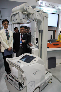 DR一体型の移動型撮影装置「CALNEO Go」を出展