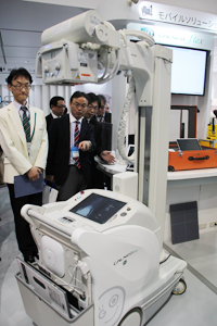 DR一体型の移動型撮影装置「CALNEO Go」を出展