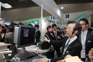 CTなどとのFusionで超音波検査を支援する“eSie Fusion Imaging”