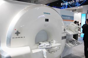 Biograph mMRは2013年4月より同時撮影の保険診療がスタートした。