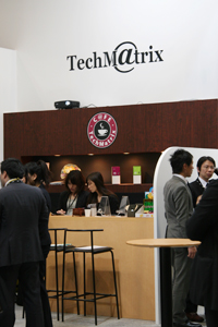 cafeコーナーでは，iPad等のモバイル端末で画像同期が可能なMobile Viewerを展示