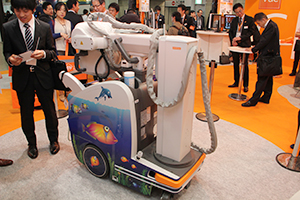サイドのパネルのペインティングも可能（オプション）なDRX-Revolution Mobile X-Ray システム