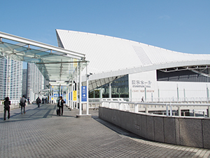 受付，ITEM会場のある展示ホール