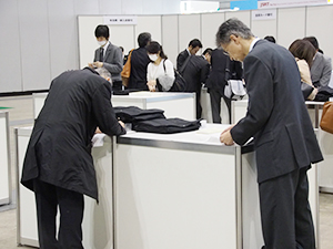 展示ホールに設けられた各学会登録