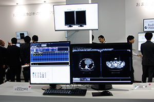FlexScan EV2730（写真左），RadiForce RX650-AR（写真右）