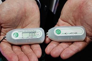 MAG WATCHER PLUS（左）とMAG WATCHER（右）