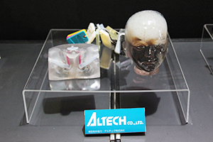 Ziostation2からSTLファイルで出力し3Dプリンタで作成された臓器モデルを展示
