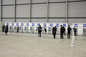 展示ホールAに設けられた総合受付