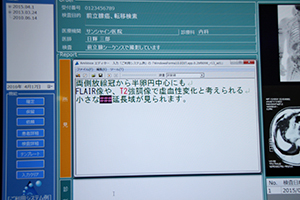 穴埋め機能では，このようにカーソル位置の次の「###」を自動的に範囲選択してくれる。
