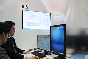 富士通との共同開発でカルテ連携機能が強化された「ShadeQuest/TheraRIS」