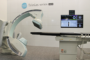 低侵襲手技を支援する「Trinias MiX」シリーズ