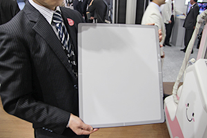 14インチ×17インチで高感度CsI:TIを採用したワイヤレスFPD