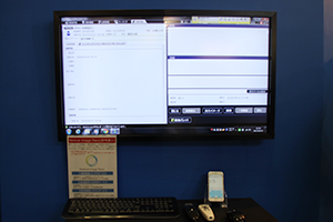 iOSで入力後，BLE*専用ドングル経由でオフラインの「AmiVoice CLx」がインストールされた端末に転送することができる。 * BLE（Bluetooth Low Energy）