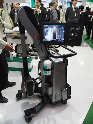 軽量移動型デジタルX線撮影装置「CALNEO AQRO」を披露