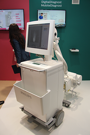 FPD搭載移動型デジタルX線撮影装置「MobileDiagnost M50」