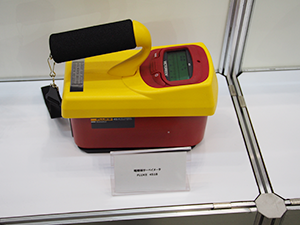 電離箱サーベイメータ「FLUKE451B」