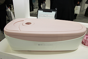 乳房専用PET装置「Elmammo」の新製品（薬機法未承認，W.I.P.）