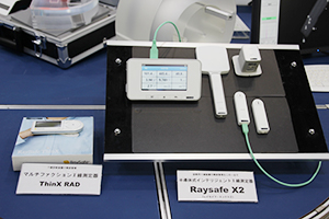 半導体式インテリジェントX線測定器「RaySafe X2」（右）とマルチファンクションX線測定器「ThinX RAD」（左）