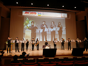 TOFの演奏で幕開け