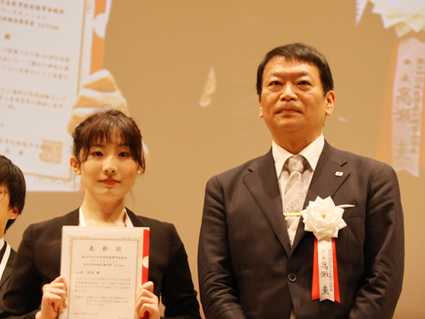 JRS 医学生症例報告優秀賞 1st Prize:山内玲佳 氏(広島大学) JRS 医学生症例報告優秀賞 1st Prize:山内玲佳 氏(広島大学)