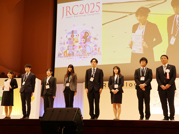 JRS 医学生症例報告優秀賞 1st Prize:山内玲佳 氏(広島大学),2nd Prize:漆原美佳 氏(産業医科大学),3rd Prize:篠田凛子 氏(東海大学) Excellence Award:植木陽向 氏(東北医科薬科大学),酒井啓視 氏(東北医科薬科大学),中野広大 氏(東北医科薬科大学),西山知里 氏(東北医科薬科大学),南 徹 氏(産業医科大学) JRS 医学生症例報告優秀賞 1st Prize:山内玲佳 氏(広島大学),2nd Prize:漆原美佳 氏(産業医科大学),3rd Prize:篠田凛子 氏(東海大学) Excellence Award:植木陽向 氏(東北医科薬科大学),酒井啓視 氏(東北医科薬科大学),中野広大 氏(東北医科薬科大学),西山知里 氏(東北医科薬科大学),南 徹 氏(産業医科大学)