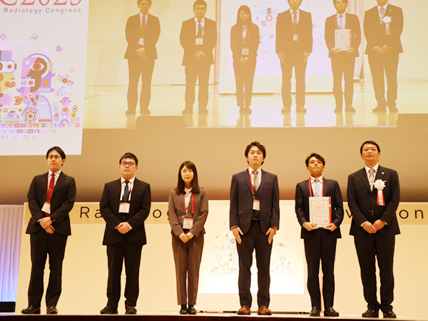 JRS Young Investigator Awards 1st Prize:池田織人 氏(慶應義塾大学),2nd Prize:加賀徹郎 氏(岐阜大学),3rd Prize:山本篤志 氏(東京女子医科大学) Excellence Award:佐藤加奈子 氏(地域医療機能推進機構熊本総合病院),李 志鵬 氏(北海道大学),渡邊史郎 氏(北海道大学病院) JRS Young Investigator Awards 1st Prize:池田織人 氏(慶應義塾大学),2nd Prize:加賀徹郎 氏(岐阜大学),3rd Prize:山本篤志 氏(東京女子医科大学) Excellence Award:佐藤加奈子 氏(地域医療機能推進機構熊本総合病院),李 志鵬 氏(北海道大学),渡邊史郎 氏(北海道大学病院)