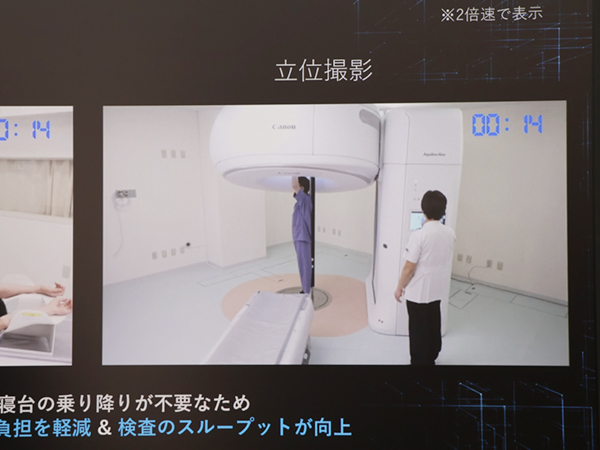 立位撮影ではポールやグリップを活用して体動を抑制し,スムーズなポジショニングが可能 立位撮影ではポールやグリップを活用して体動を抑制し,スムーズなポジショニングが可能