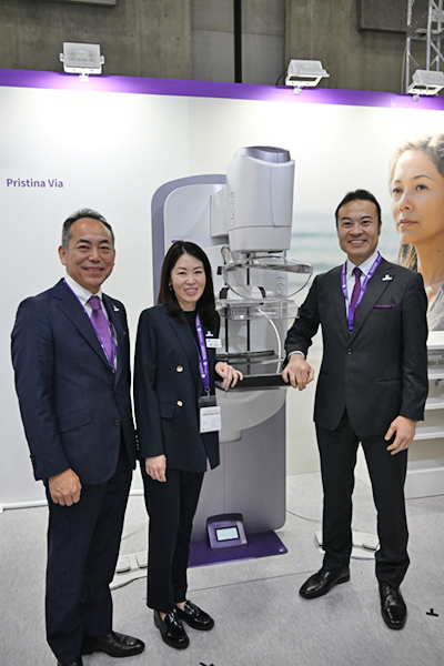 「Pristina Via」をアピールする若林正基代表取締役社長兼CEO(右),イメージング本部Women's Health & X-Ray部の藤田奈津子部長,松岡慎一執行役員 イメージング本部長(左) 「Pristina Via」をアピールする若林正基代表取締役社長兼CEO(右),イメージング本部Women's Health & X-Ray部の藤田奈津子部長,松岡慎一執行役員 イメージング本部長(左)