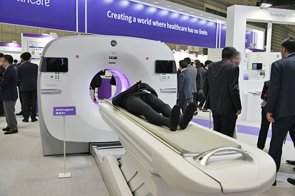 シンチレータ素材にはdigital BGOを採用したSiPM半導体PET/CT「Omni Legend」 シンチレータ素材にはdigital BGOを採用したSiPM半導体PET/CT「Omni Legend」