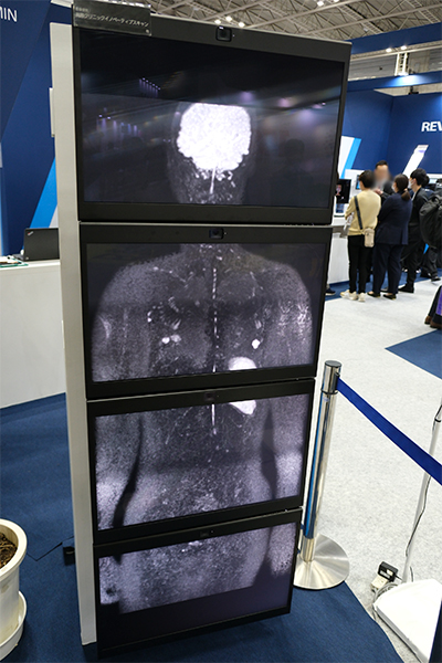 裸眼で3D画像の立体視が可能な空間再現ディスプレイ(ソニー製)によるデモも展示 裸眼で3D画像の立体視が可能な空間再現ディスプレイ(ソニー製)によるデモも展示