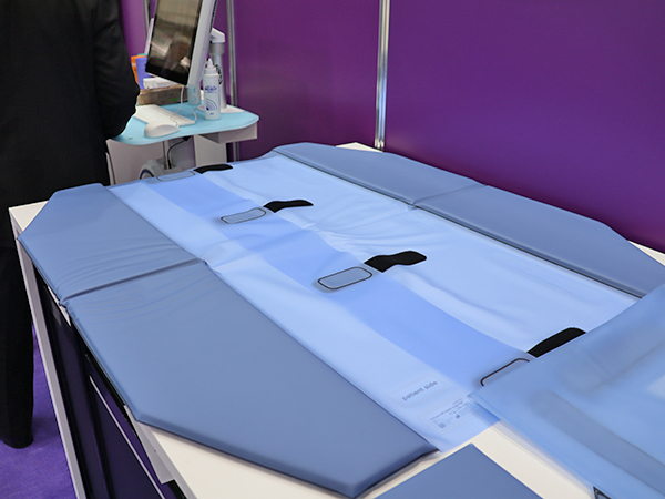 MRI用の患者位置決め補助クッション「ProFoam MRセーフティエンジェルパッド」