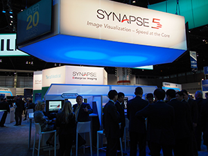 ブース中央では「SYNAPSE 5」をアピール